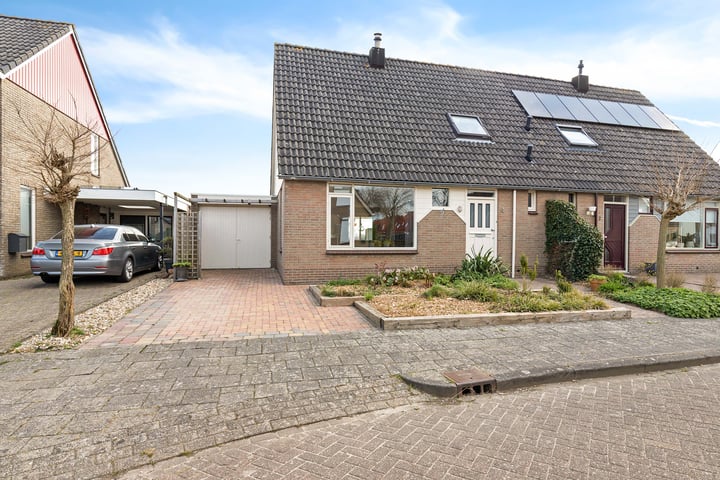 Westfrisestraat 4 in St.-Annaparochie foto