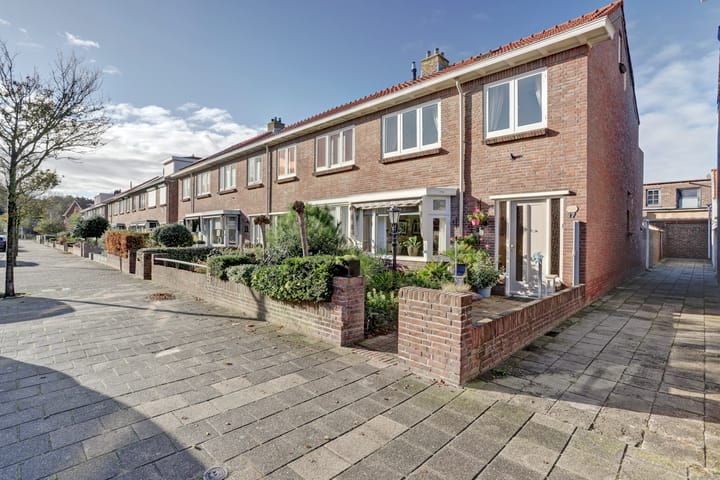 Wethouder D. Ouwehandstraat 17 in Katwijk foto