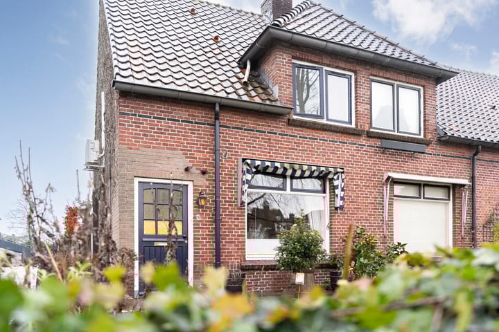 Foto van woning Wethouder E. van Dronkelaarplein 8, Almelo