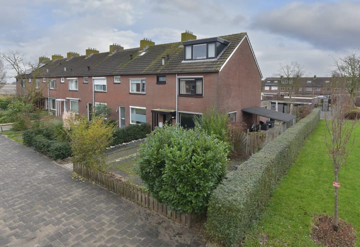 Wethouder van Damlaan 55 in Wilnis foto