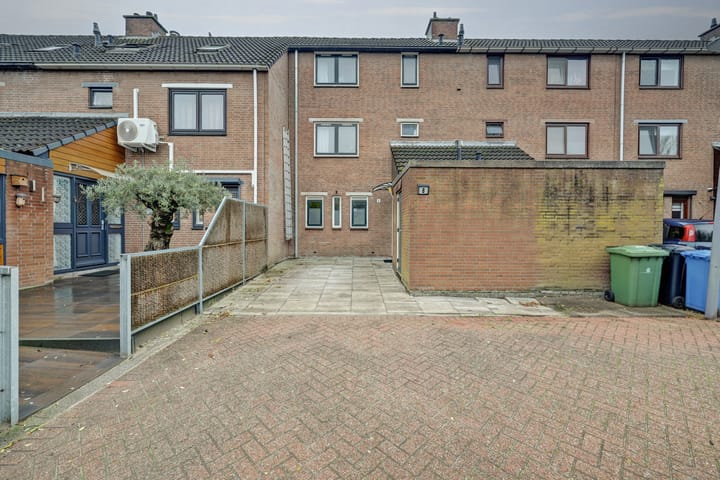 Wielewaal 8 in Hoogvliet Rotterdam foto