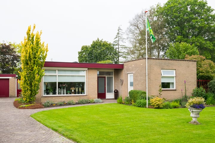 Wilhelminalaan 1 in Hengelo (Gld) foto