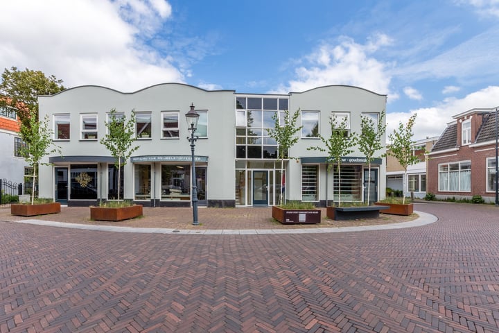 Wilhelminaplein 16 in Heemstede foto