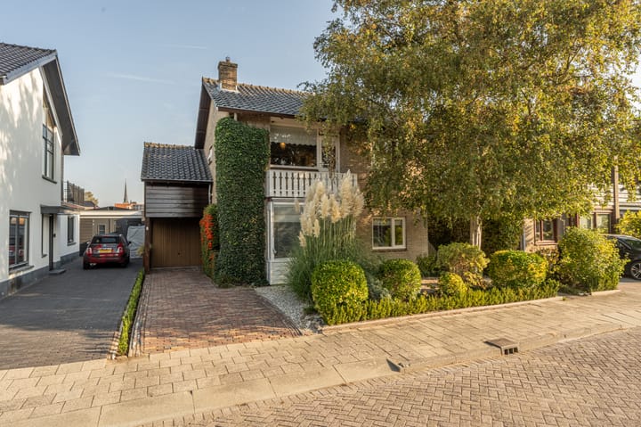 Willem Barentszstraat 4 in Oud-Beijerland foto