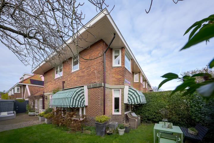 Willem de Zwijgerlaan 2 in Voorschoten foto