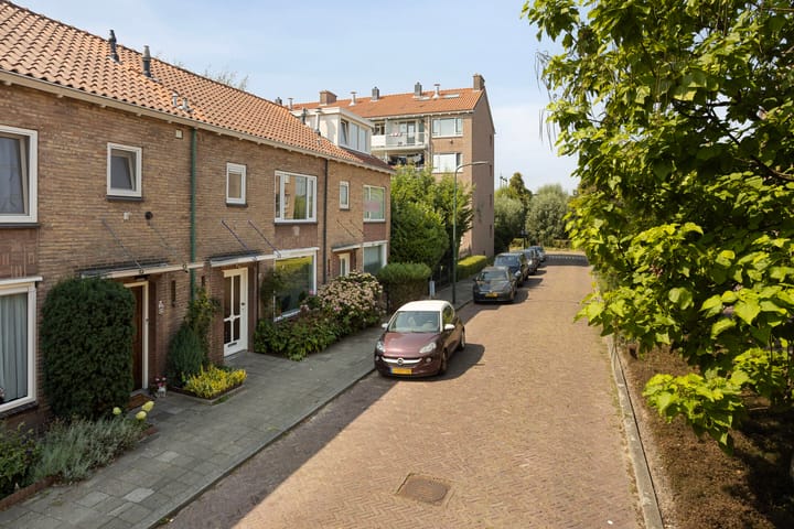 Willem Klooslaan 39 in Voorburg foto