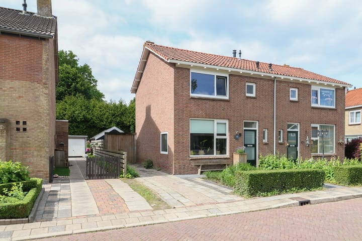 Willem Westrastrjitte 4 in Arum foto