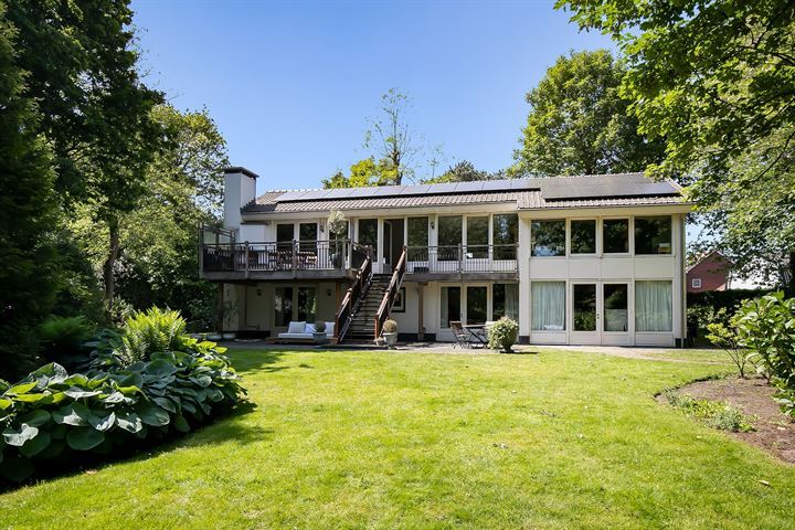 Willemslaan 18 in Muiderberg foto