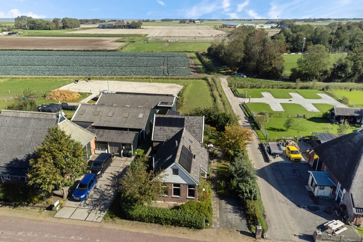 Wjuk 24 in Ternaard foto