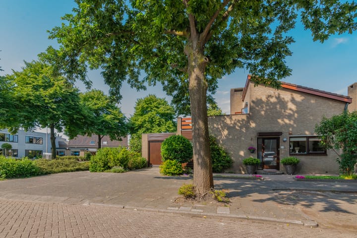 Woudveen 20 in Wateringen foto