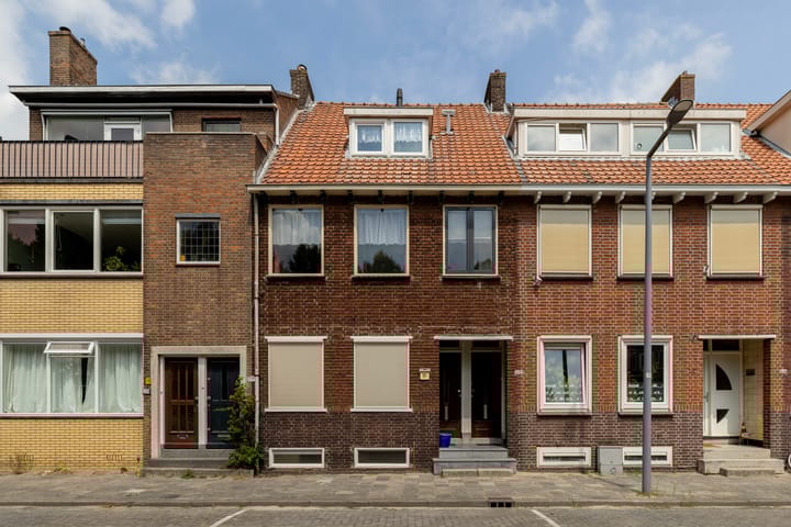 Zestienhovensekade 183 in Rotterdam foto