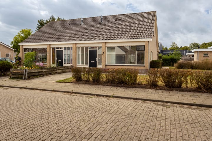 Zevenhuisterweg 1A in Ried foto