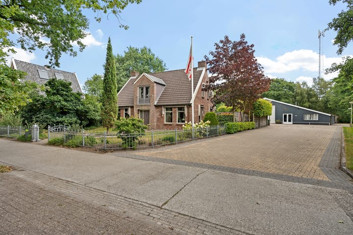 Zijtak OZ 64 in Nieuw-Amsterdam