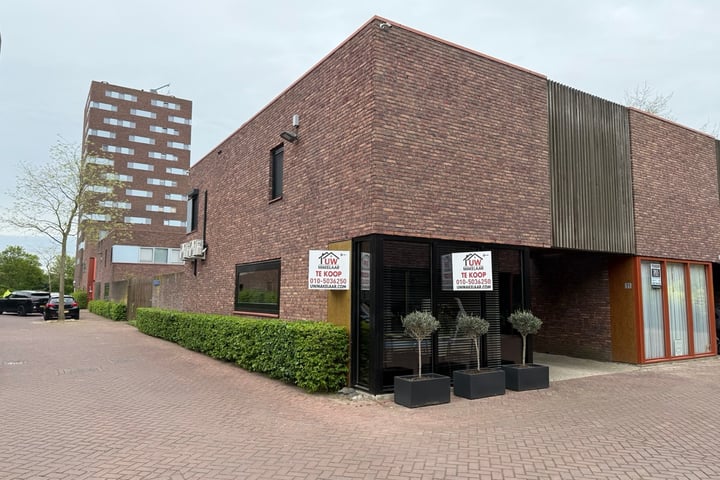 Zonnebaarsstraat 11 in Hoogvliet Rotterdam foto