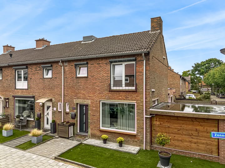 Zonnebloemstraat 2 in Geleen foto