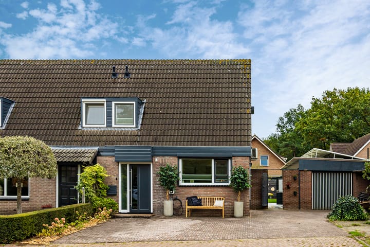 Zonnedauw 15 in Stroe foto