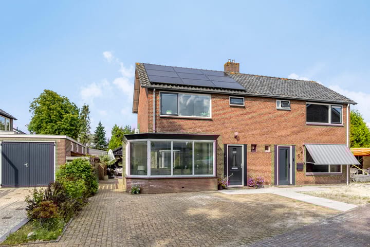 Zonnehof 4 in Roden foto