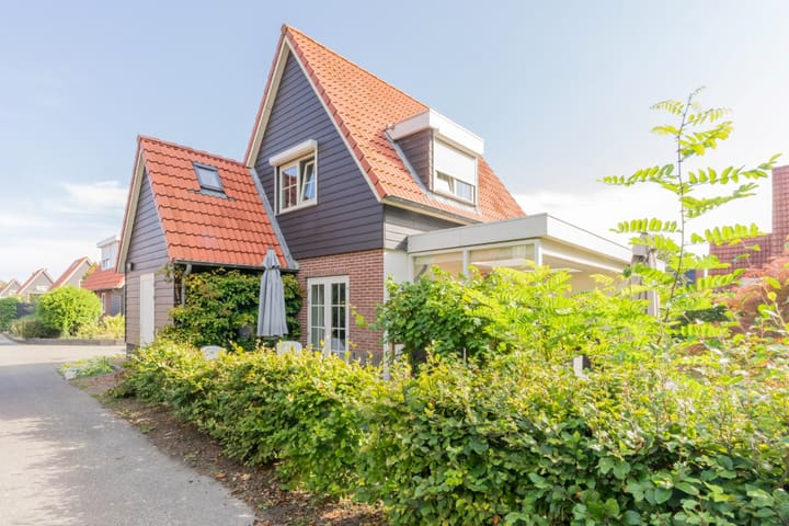 Zuiddijk 61a-91 in Oude-Tonge foto