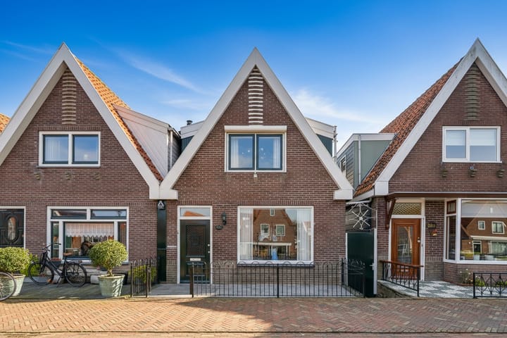 Zuideinde 129 in Volendam foto