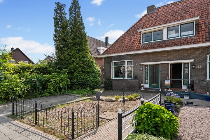 Zuideinde 94 in Oostzaan foto