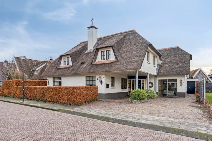 Zuiderstraat 24 in Enter