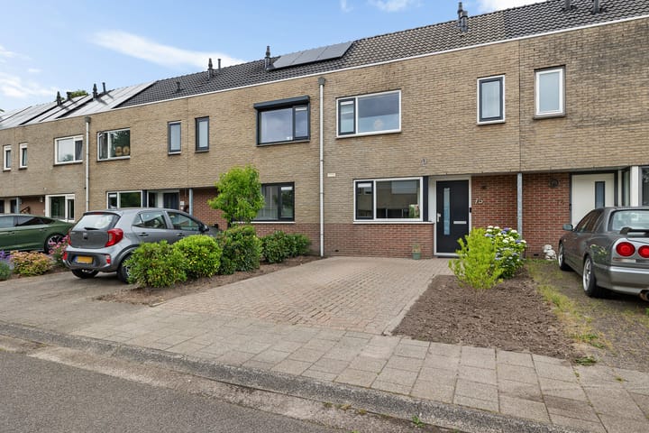 Zwaluwenveld 75 in Emmen foto