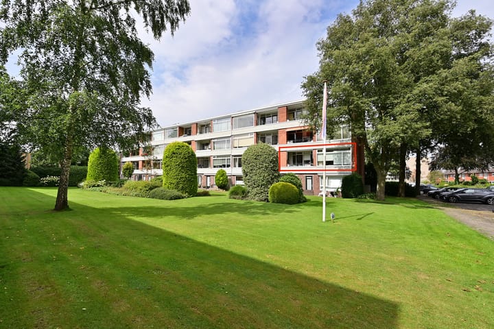 Zwaluwlaan 100 in Bussum foto