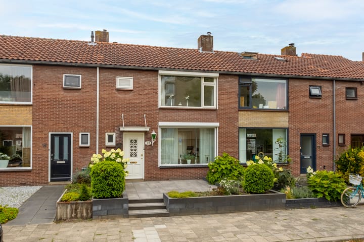 Zwaluwstraat 13 in Sliedrecht foto