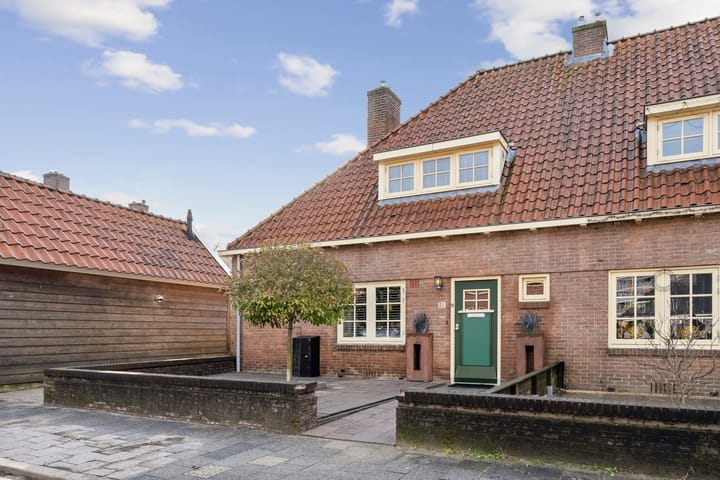 Zwaluwstraat 22 in Hilversum foto