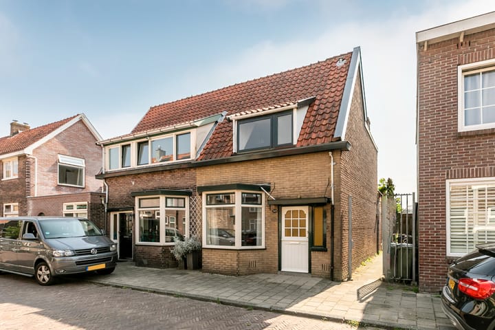 Zwaluwstraat 30 in Haarlem foto