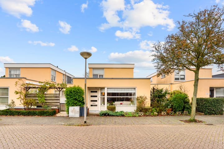 Zwanebloembocht 219 in Velserbroek foto