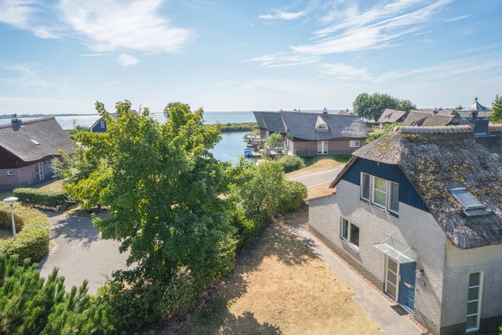 Zwanenbalg 10 in Makkum foto