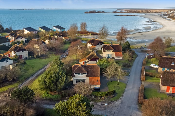 Zwanenbalg 4 in Makkum foto