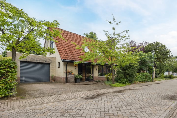 Zwartmoeren 10 in Breda foto