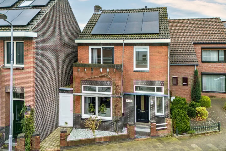 1e Graaf van Loonstraat 23 in Venlo foto
