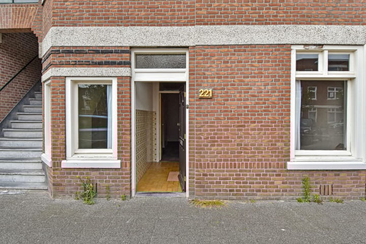 2e Joan Maetsuyckerstraat 221 in 's-Gravenhage foto