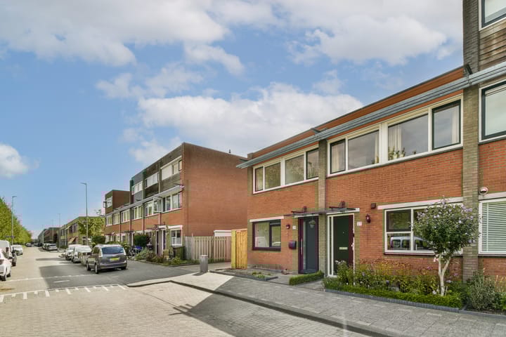 A. Noordewier-Reddingiuslaan 27 in Rotterdam foto