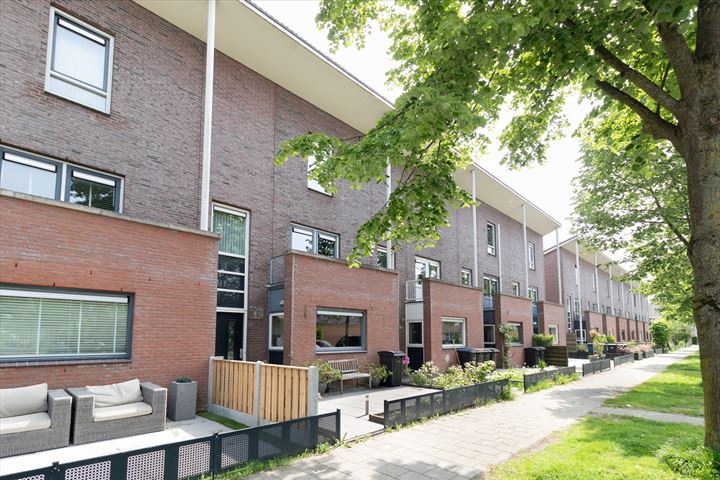 A. Roland Holststraat 77 in Almere foto