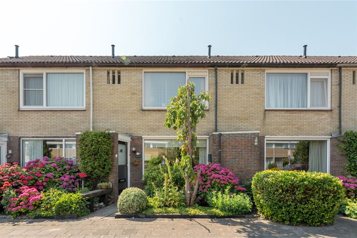 A van Voorthuijsenweg 18 in Franeker foto