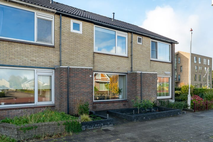 A van Voorthuijsenweg 4 in Franeker foto