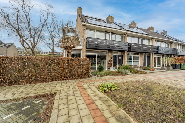 A.W. Lipsstraat 14 in Oud-Beijerland foto