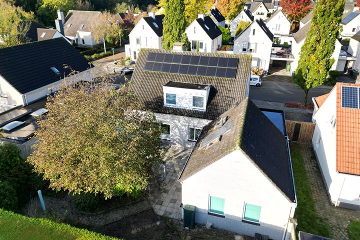 Aardheuvel 57 in Best foto