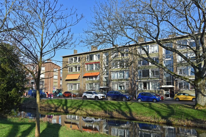 Aart van der Leeuwkade 98 in Voorburg foto