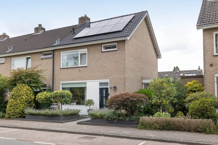 Aart van der Leeuwstraat 15 in Hengelo foto