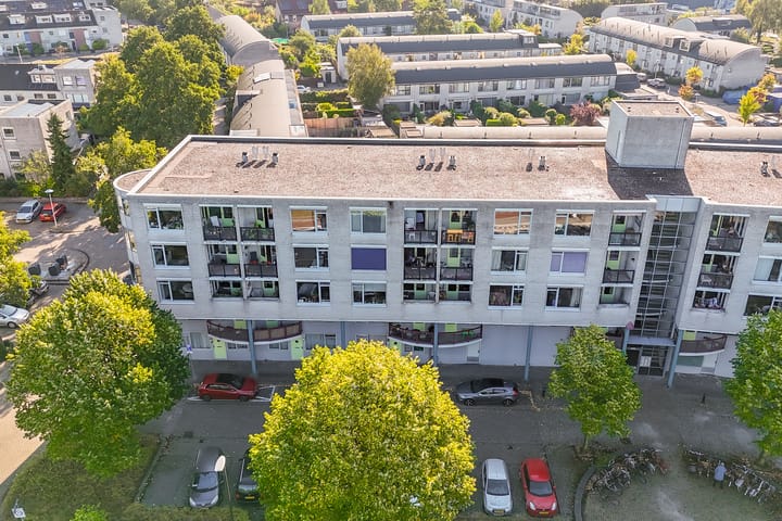 Aartsbisschop Romerostraat 411 in Utrecht foto