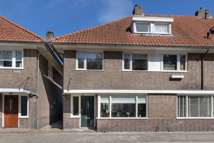 Aastraat 18 in Almelo foto
