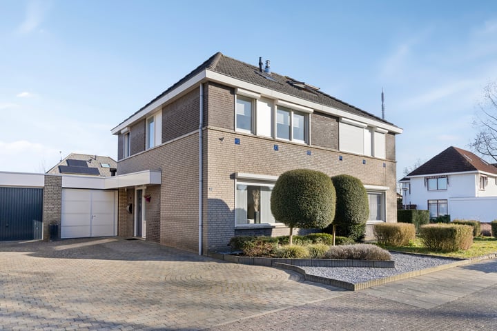 Abdis Belastraat 2 in Roermond foto