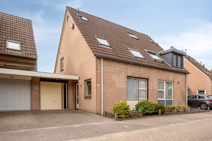 Abt van de Venstraat 33 in Heeswijk-Dinther foto