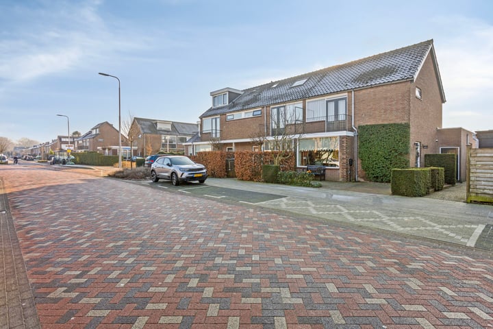 Acaciastraat 4 in Oud-Beijerland foto