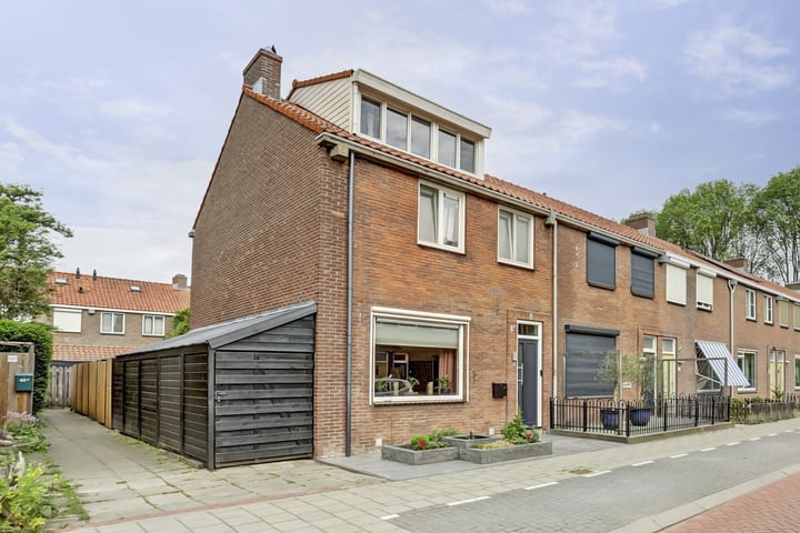 Acaciastraat 64 in Waddinxveen